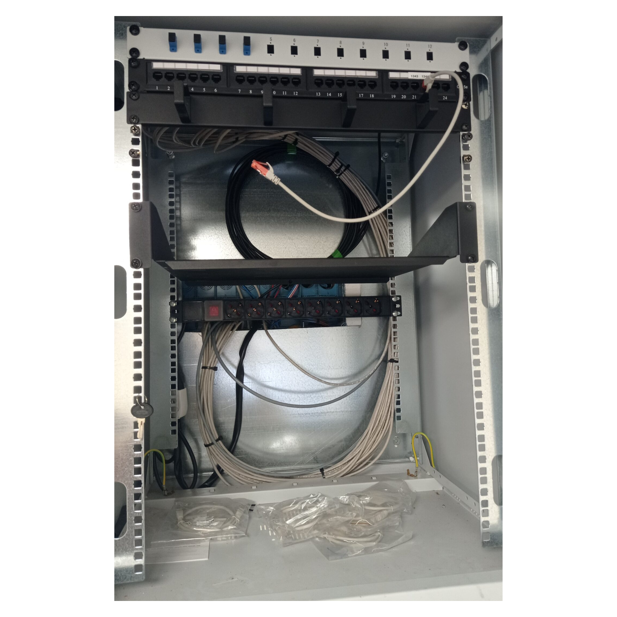217 Metri di Fibra Ottica Monomodale_ Installazione, Intestazione e Collaudo (PADOVA)